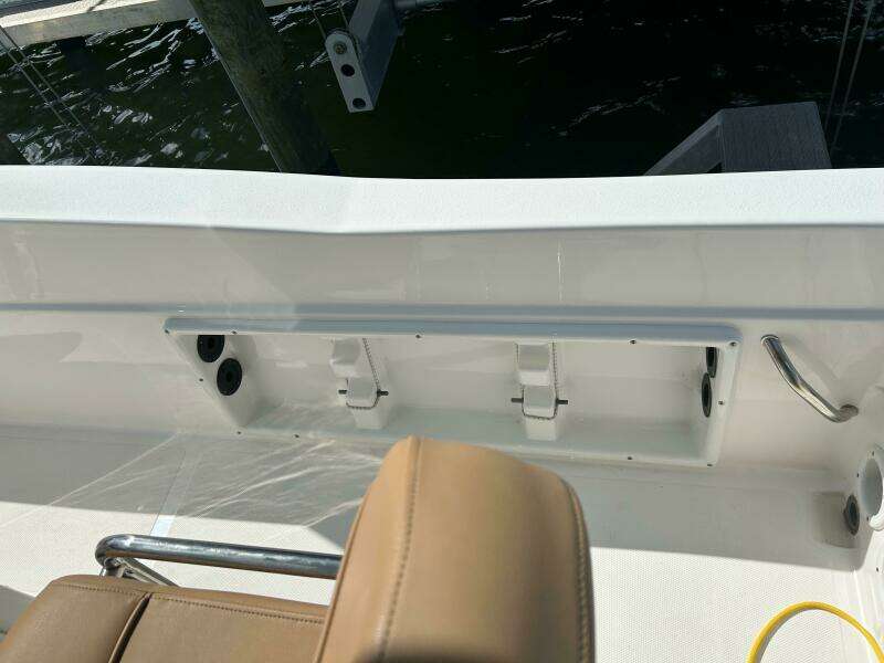 2023 NauticStar 231 Hybrid