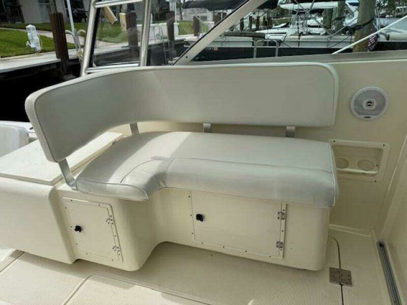 2002 Pursuit 3000 Express