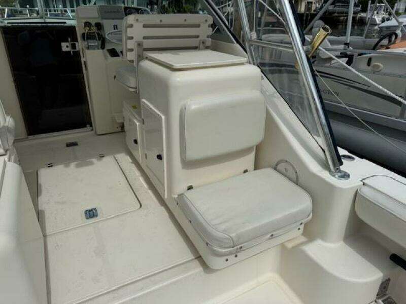 2002 Pursuit 3000 Express