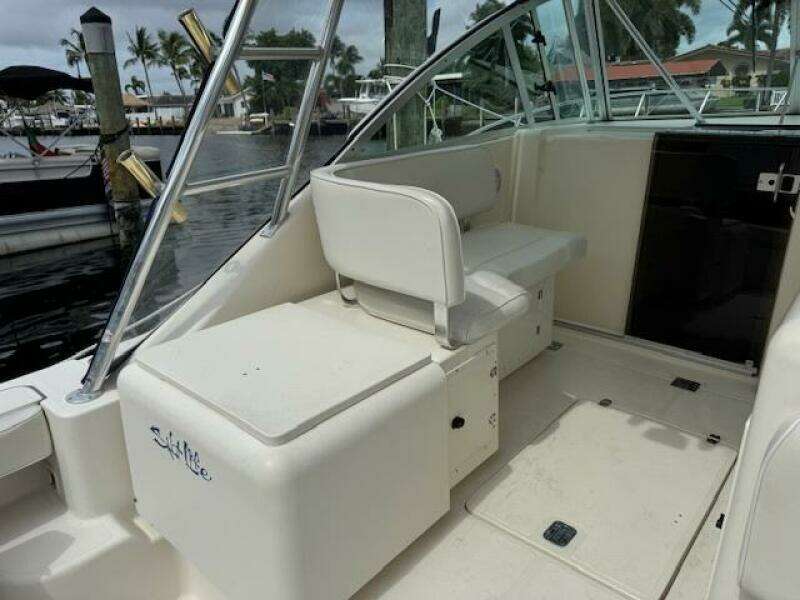 2002 Pursuit 3000 Express