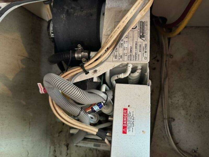 2002 Pursuit 3000 Express