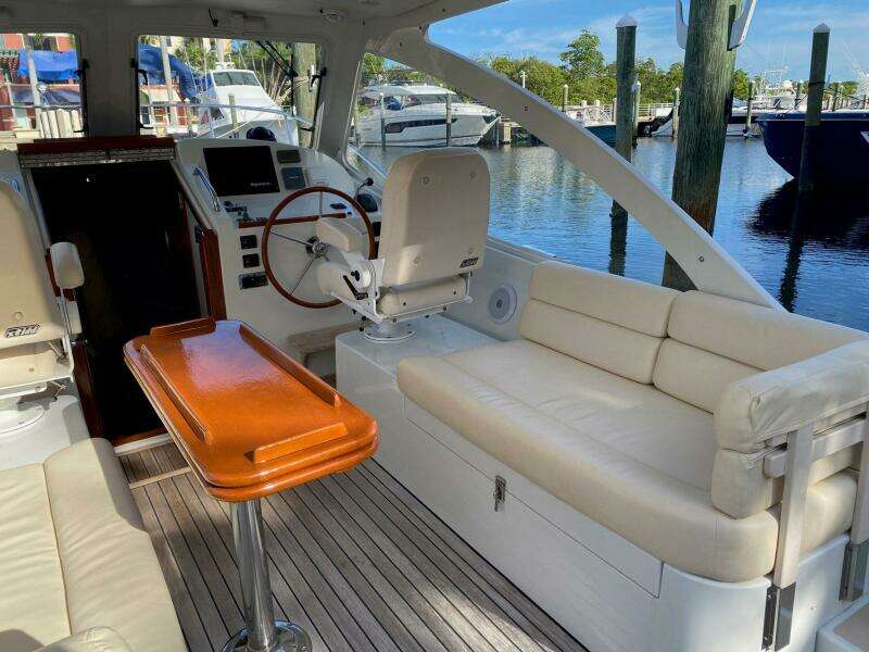 2006 MJM 34z Express HT