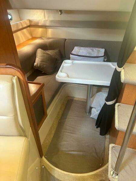 2004 Cruisers Yachts 340 Express