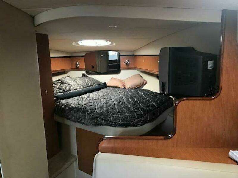 2004 Cruisers Yachts 340 Express