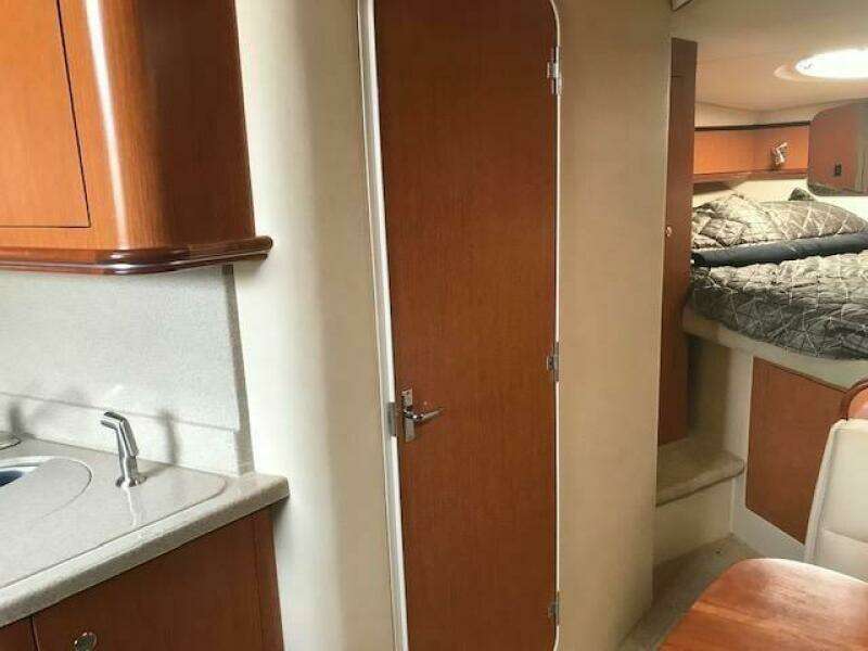 2004 Cruisers Yachts 340 Express