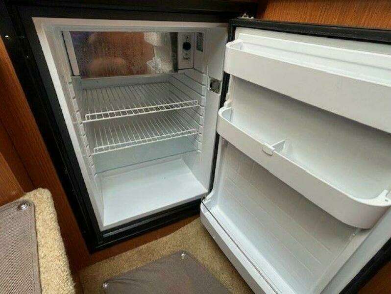 2004 Cruisers Yachts 340 Express