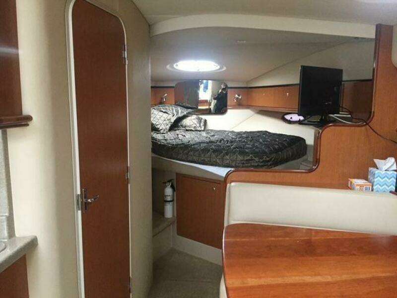 2004 Cruisers Yachts 340 Express