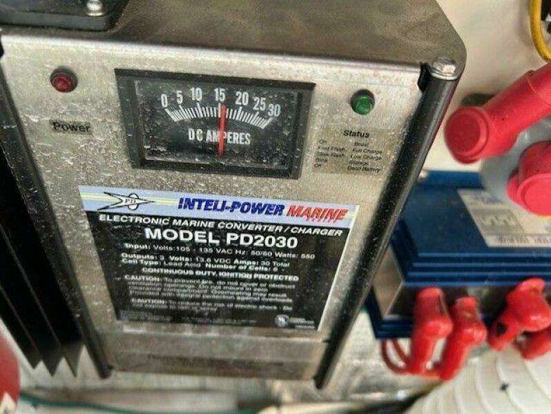 2004 Cruisers Yachts 340 Express