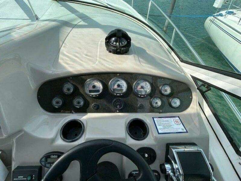 2004 Cruisers Yachts 340 Express