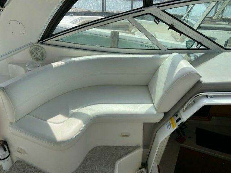 2004 Cruisers Yachts 340 Express