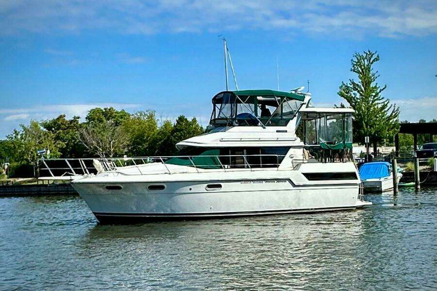 1991 Carver 3807 Aft Cabin