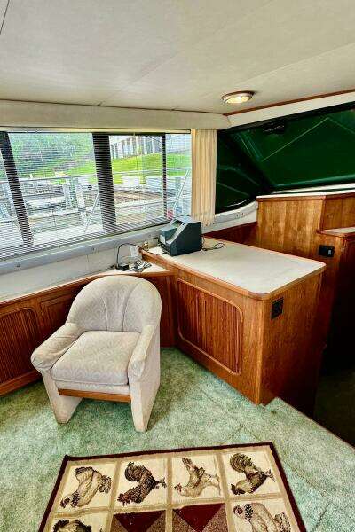 1991 Carver 3807 Aft Cabin