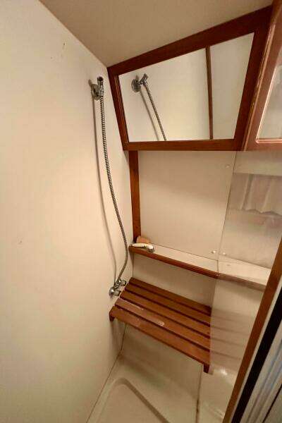 1991 Carver 3807 Aft Cabin