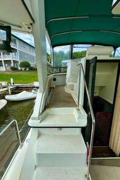 1991 Carver 3807 Aft Cabin