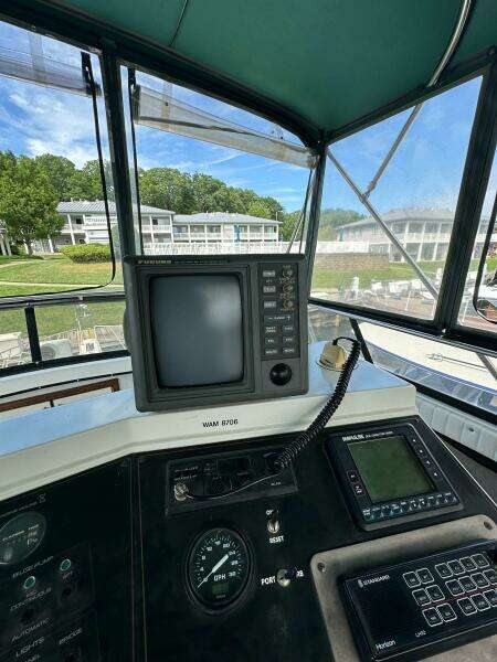 1991 Carver 3807 Aft Cabin