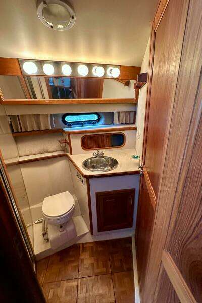 1991 Carver 3807 Aft Cabin