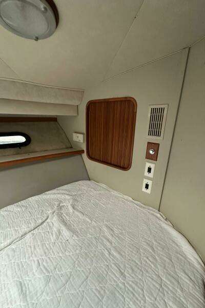 1991 Carver 3807 Aft Cabin