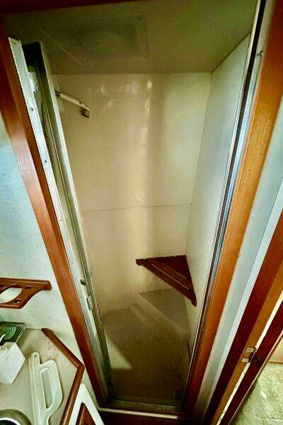 1991 Carver 3807 Aft Cabin