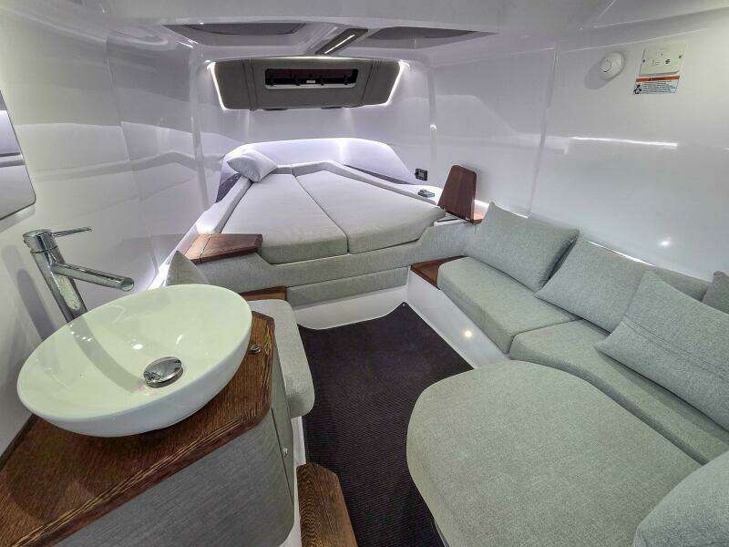 2021 Axopar 37 XC Cross Cabin