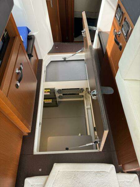 2016 Jeanneau Velasco 37F