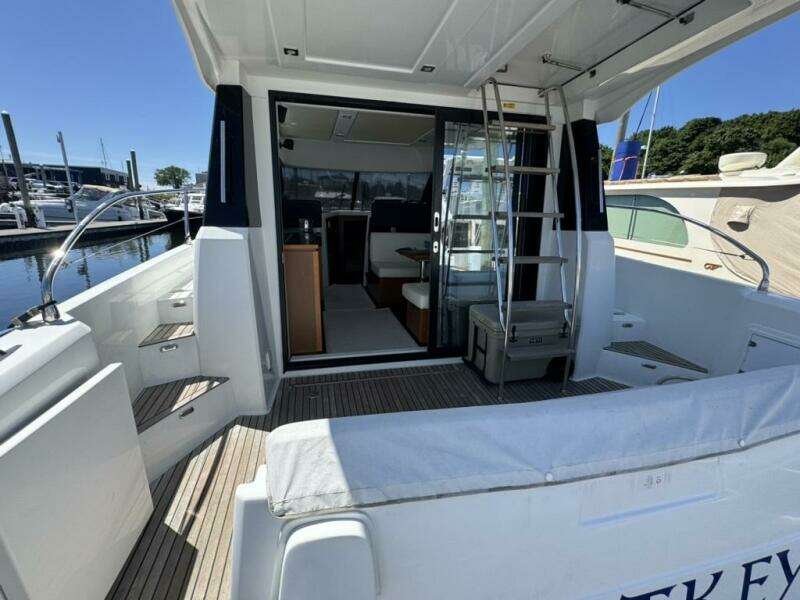 2016 Jeanneau Velasco 37F