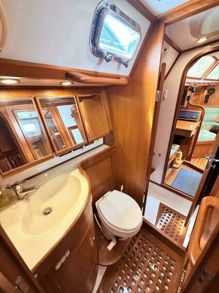 2008 Hylas 46 Center Cockpit