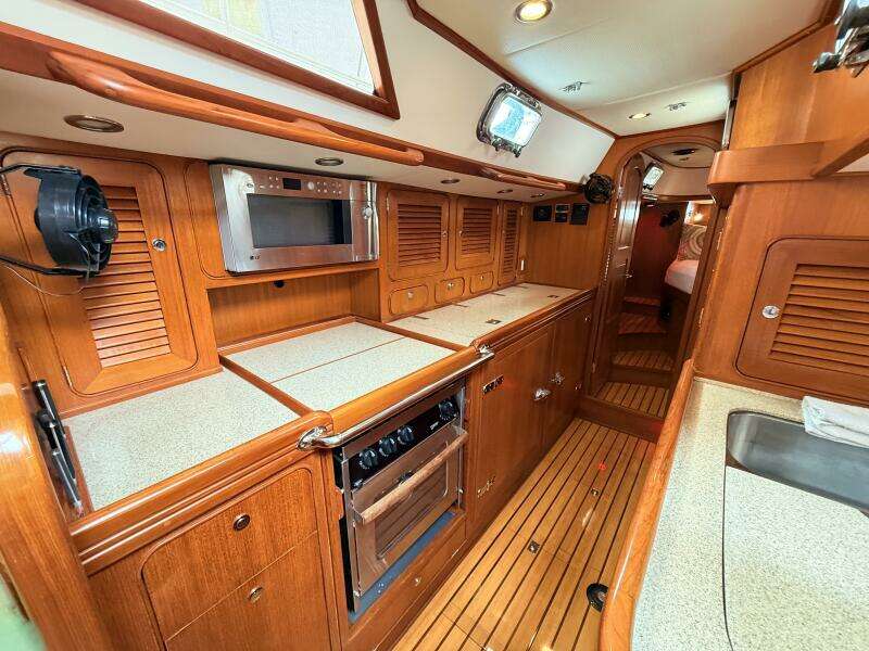 2008 Hylas 46 Center Cockpit