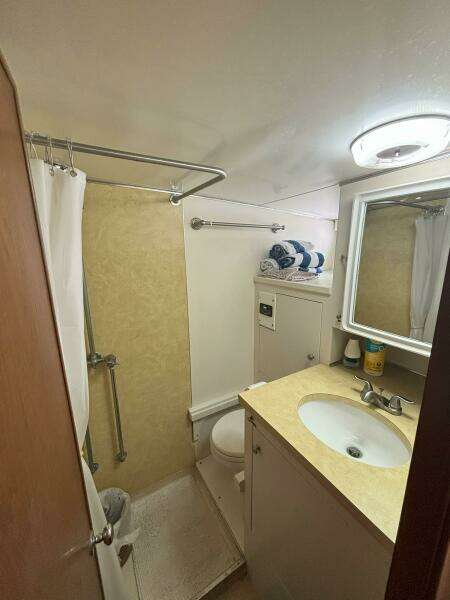 1972 Matthews 4 Flush Deck