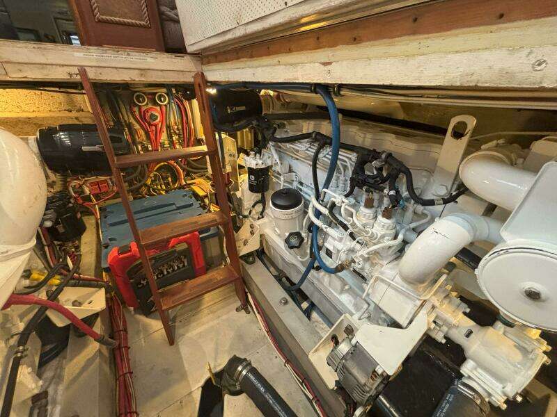 1972 Matthews 4 Flush Deck