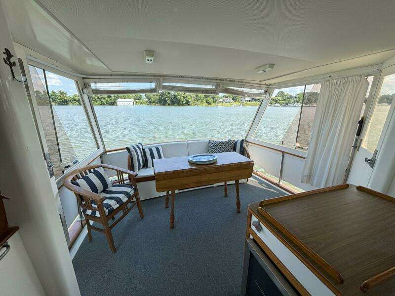 1972 Matthews 4 Flush Deck
