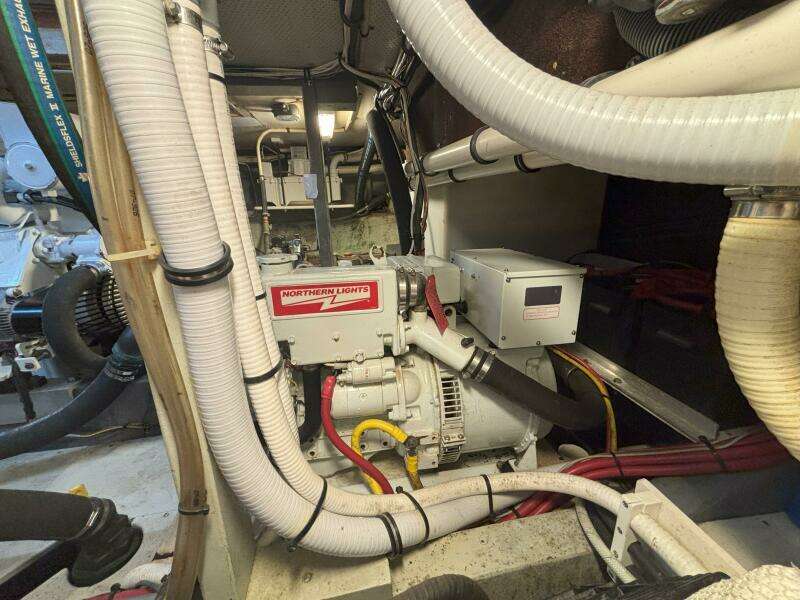 1972 Matthews 4 Flush Deck