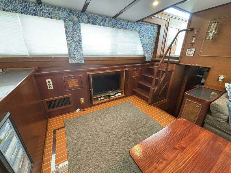1972 Matthews 4 Flush Deck