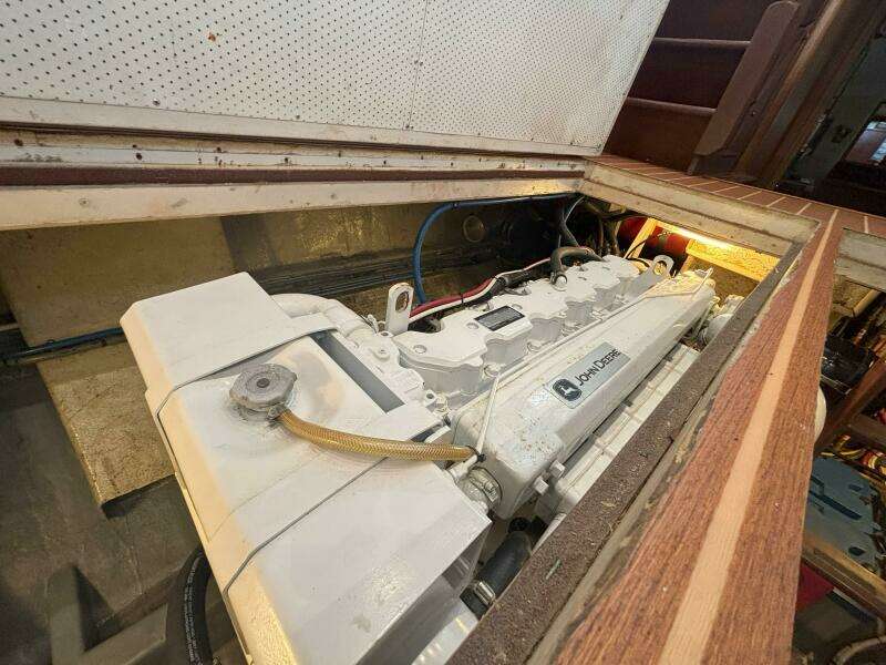 1972 Matthews 4 Flush Deck