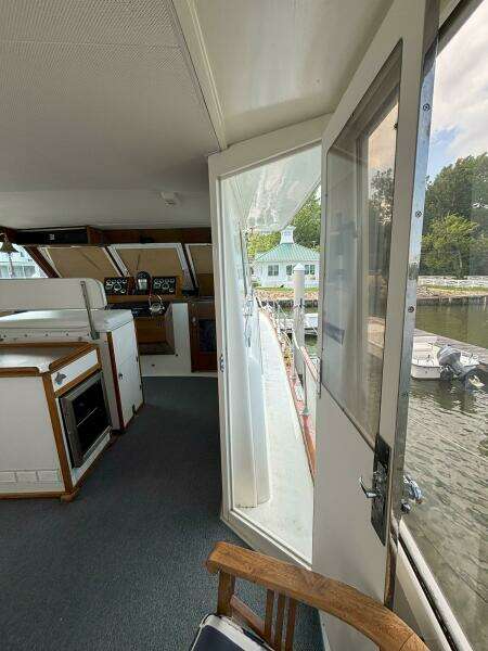 1972 Matthews 4 Flush Deck