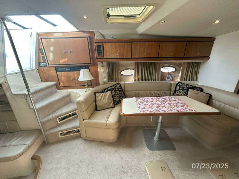 40' Trojan salon port