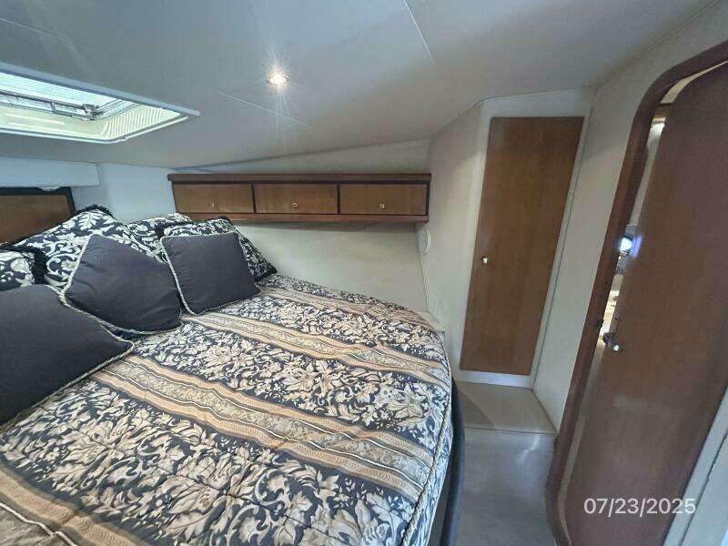 40' Trojan master stateroom starboard