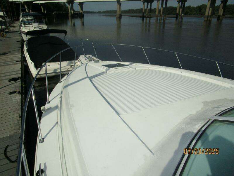 40' Trojan foredeck2