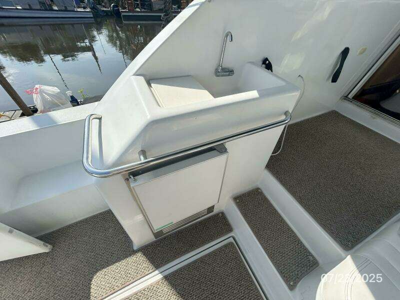 40' Trojan aftdeck wetbar