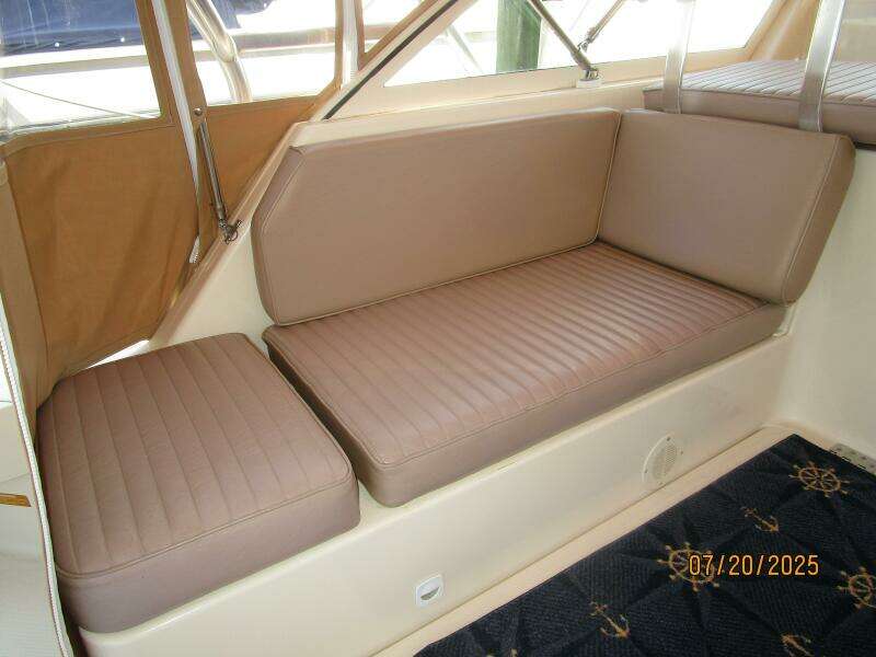 34' Mainship upper deck port aft seating