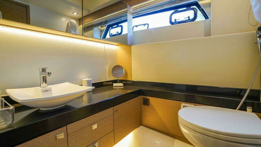 2018 Prestige 500 Flybridge