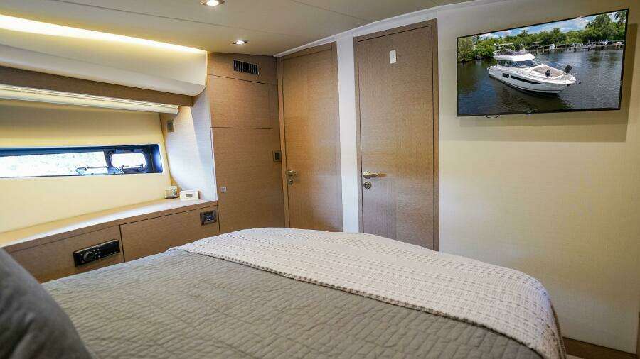 2018 Prestige 500 Flybridge