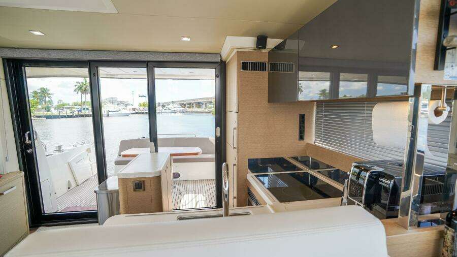 2018 Prestige 500 Flybridge