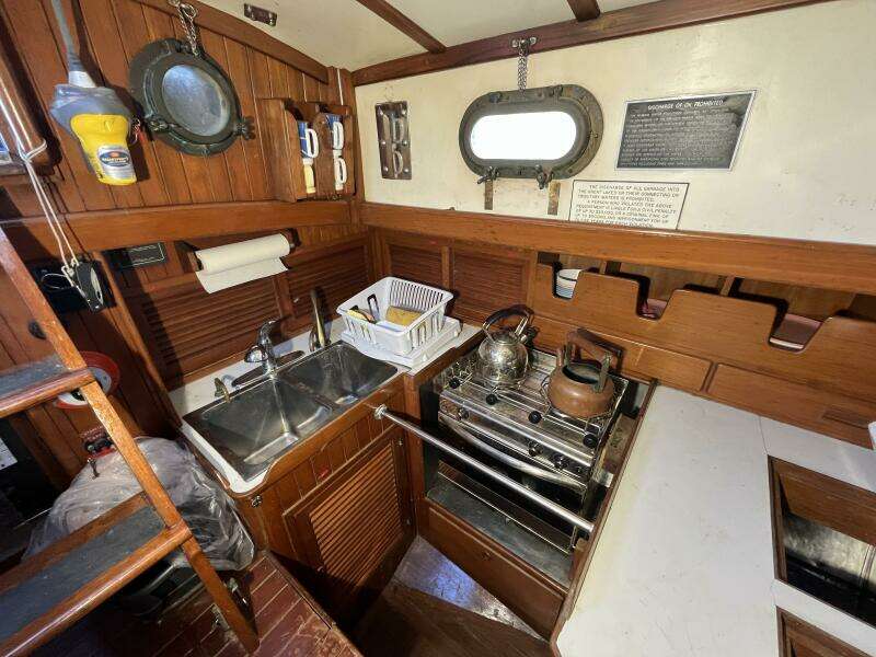 1982 Tayana Tayana 37