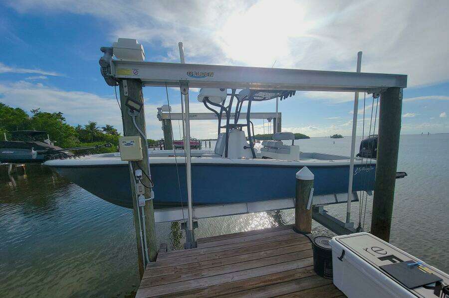 2021 Yellowfin 26 Hybrid