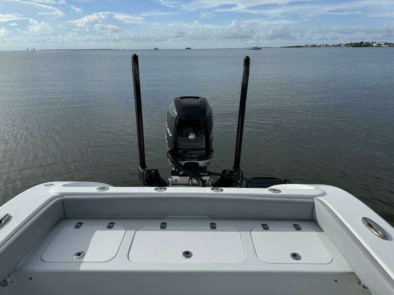 2021 Yellowfin 26 Hybrid