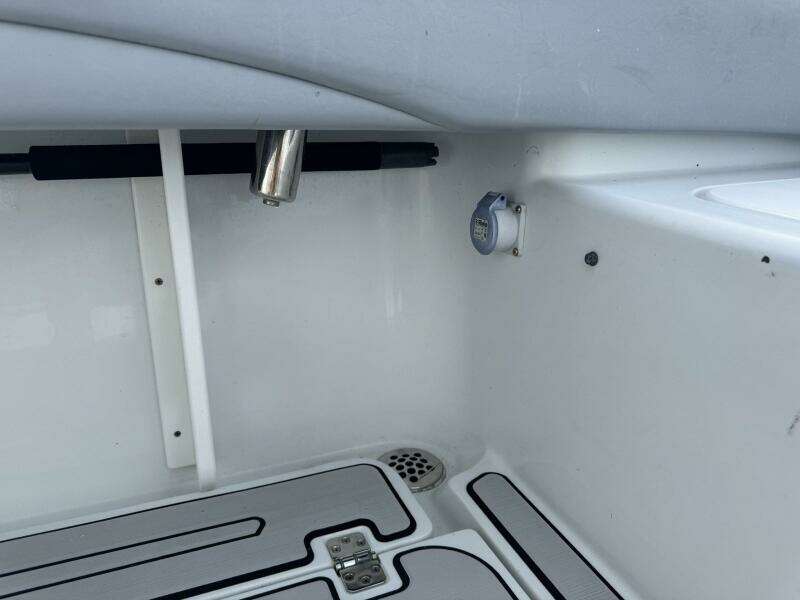 2021 Yellowfin 26 Hybrid