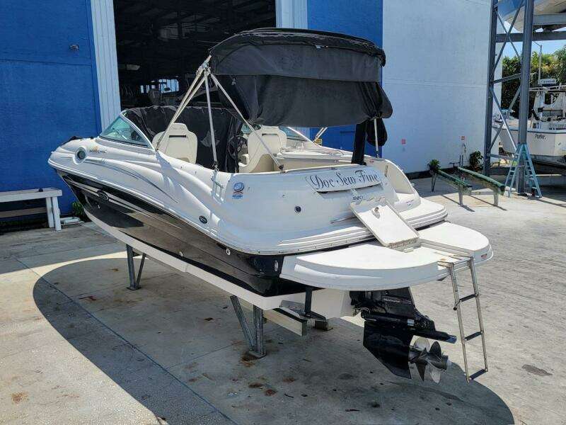 2007 Sea Ray 240 SUNDECK