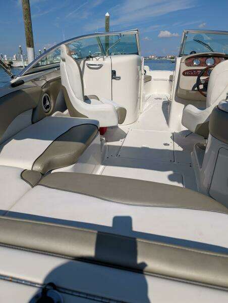 2007 Sea Ray 240 SUNDECK