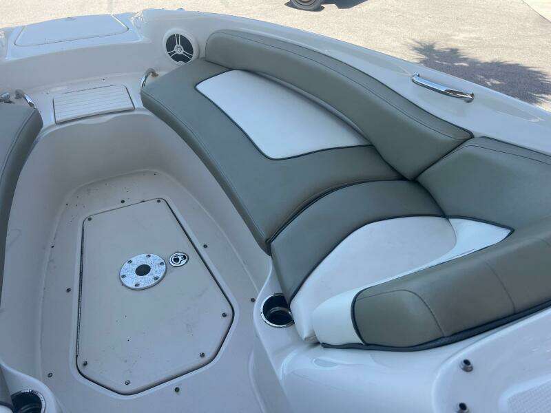 2007 Sea Ray 240 SUNDECK