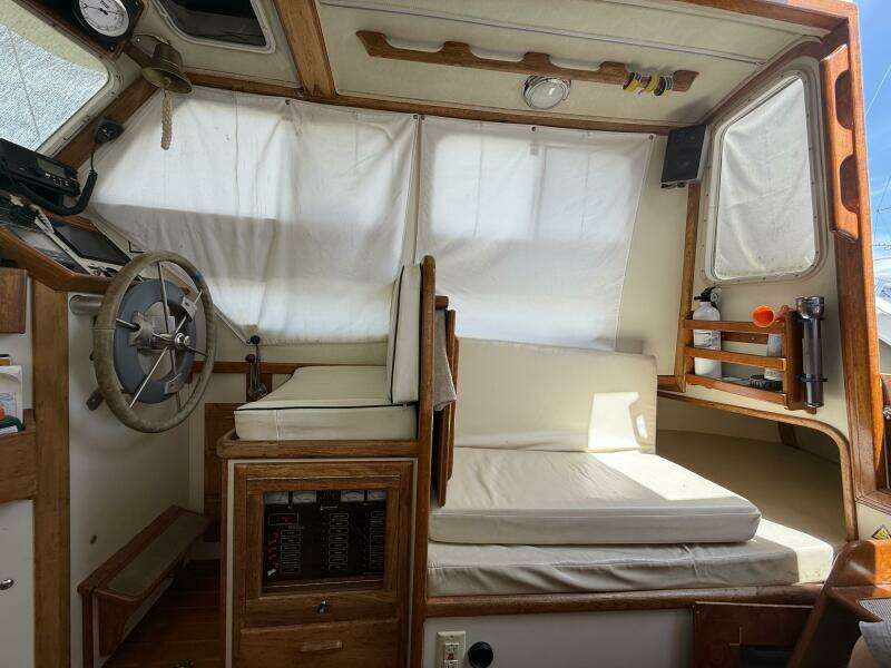 1994 Pacific Seacraft Pilothouse 32